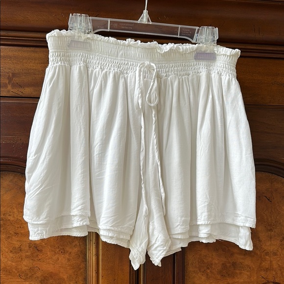Emery Rose Pants - Emery Rose White Flowy Shorts